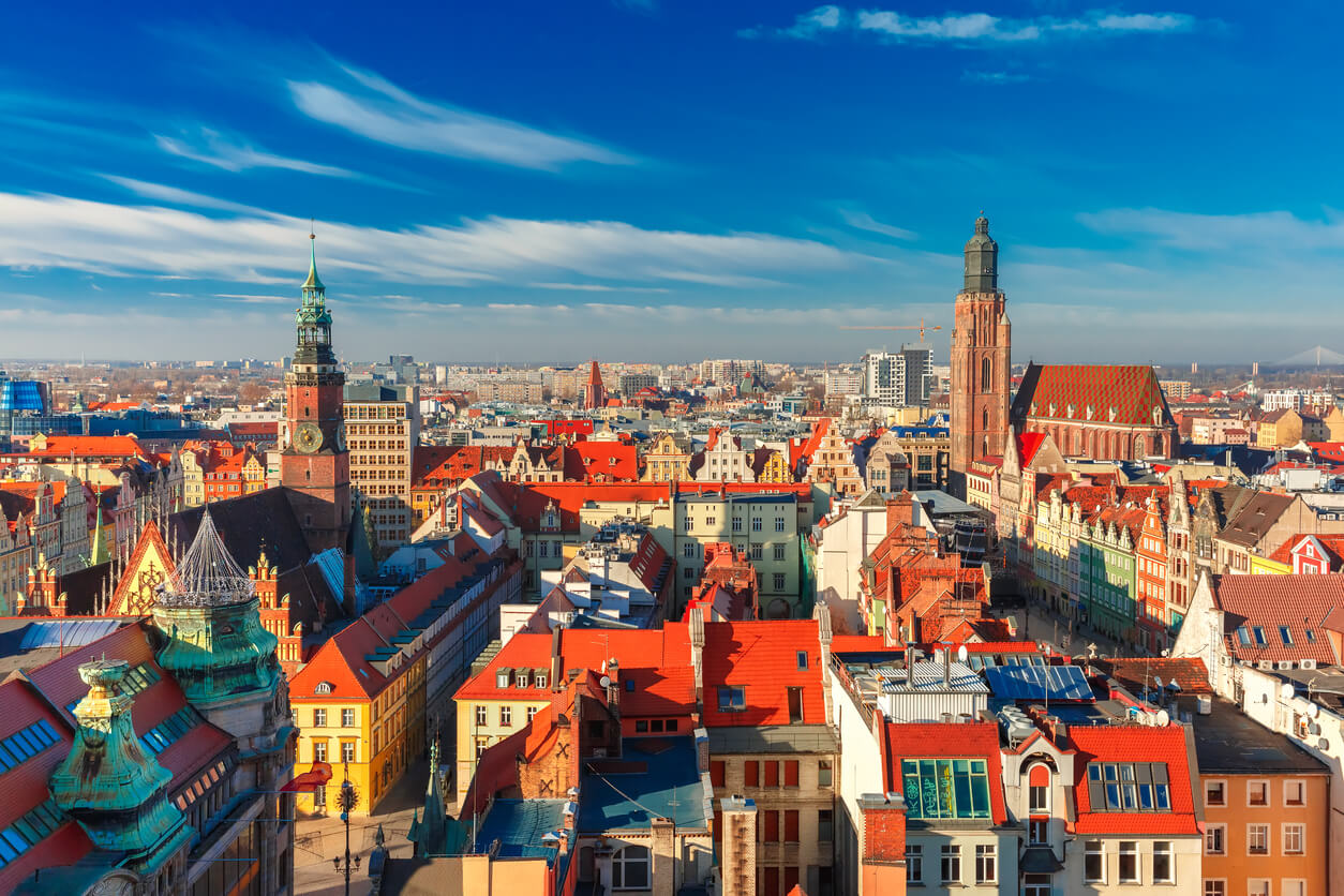 Wroclaw, Polonia - Novembre 21 2020: Girasoli fatti di mattoni